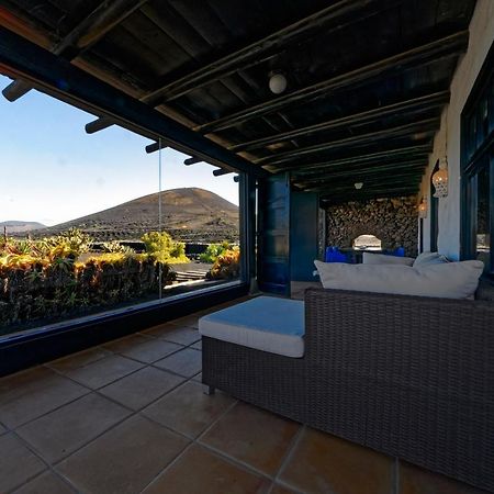 Luxe Ecovilla Listan Uga Buitenkant foto