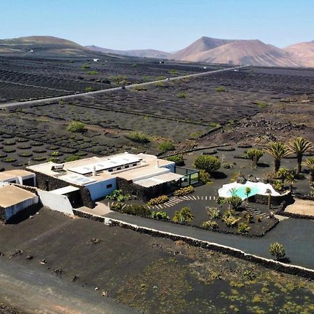Luxe Ecovilla Listan Uga Buitenkant foto