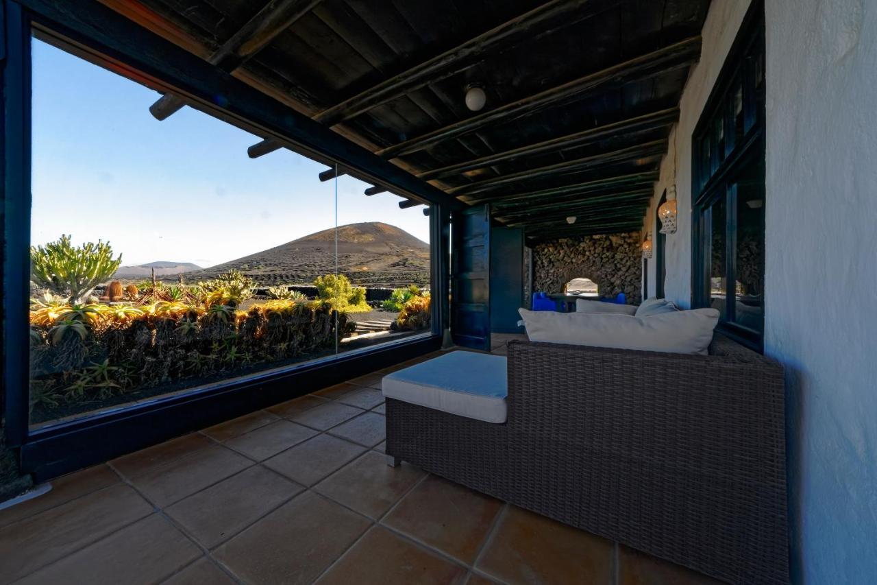 Luxe Ecovilla Listan Uga Buitenkant foto