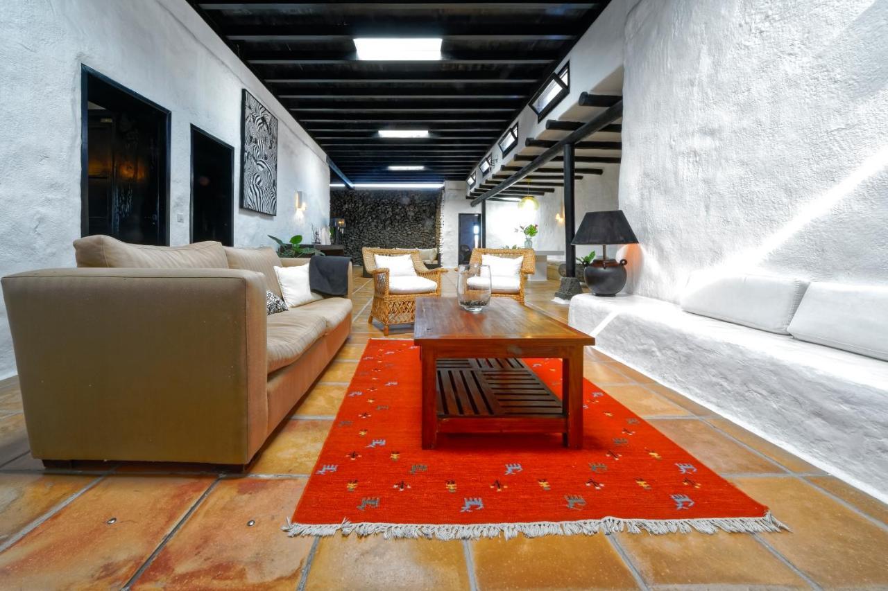 Luxe Ecovilla Listan Uga Buitenkant foto