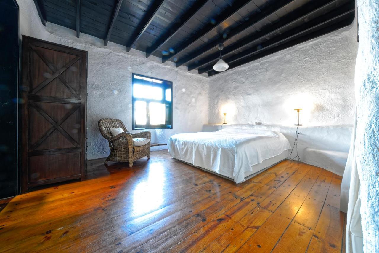 Luxe Ecovilla Listan Uga Buitenkant foto