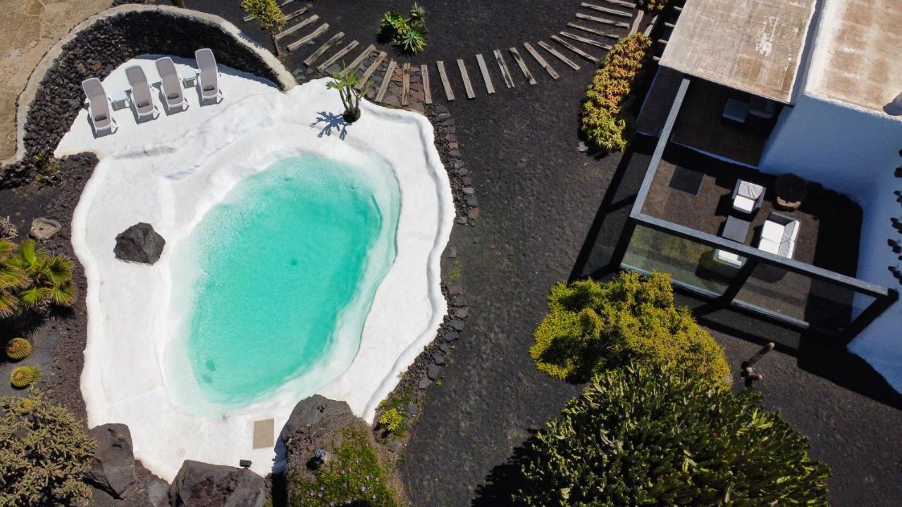 Luxe Ecovilla Listan Uga Buitenkant foto