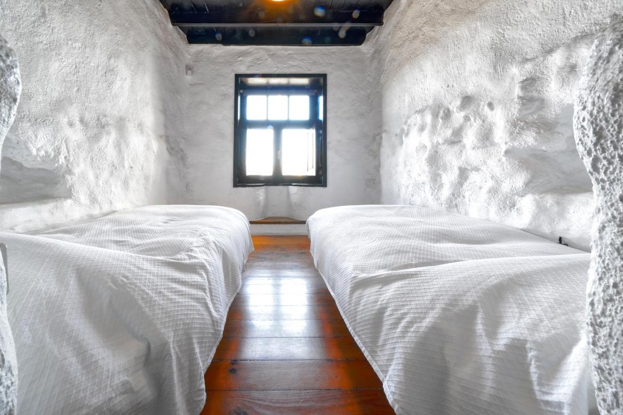 Luxe Ecovilla Listan Uga Buitenkant foto