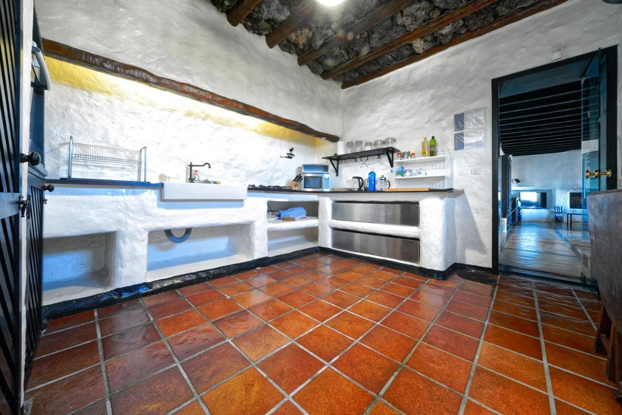 Luxe Ecovilla Listan Uga Buitenkant foto