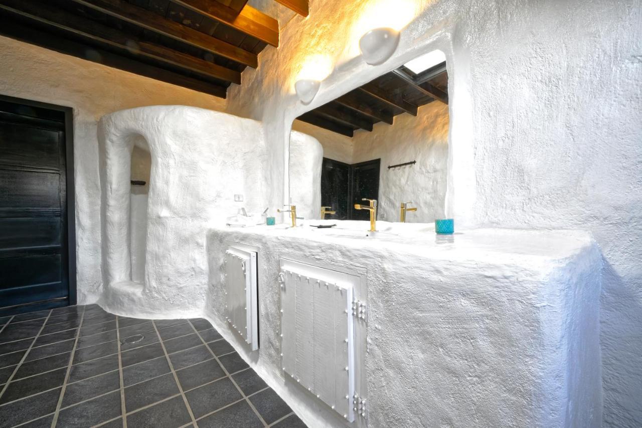 Luxe Ecovilla Listan Uga Buitenkant foto